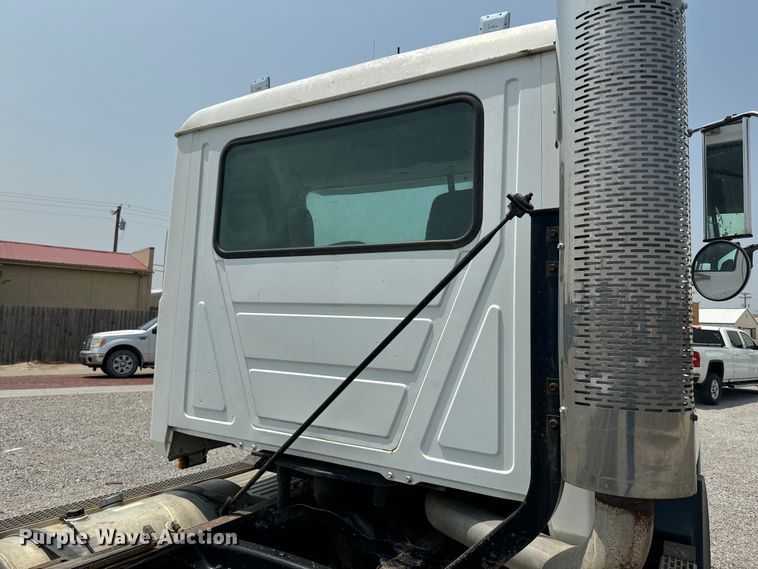 image for item DQ6909 1998 Mack CH613 truck cab and chassis