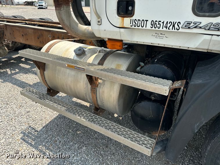 image for item DQ6909 1998 Mack CH613 truck cab and chassis