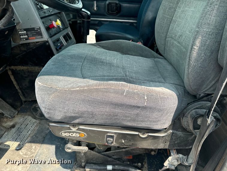 image for item DQ6909 1998 Mack CH613 truck cab and chassis