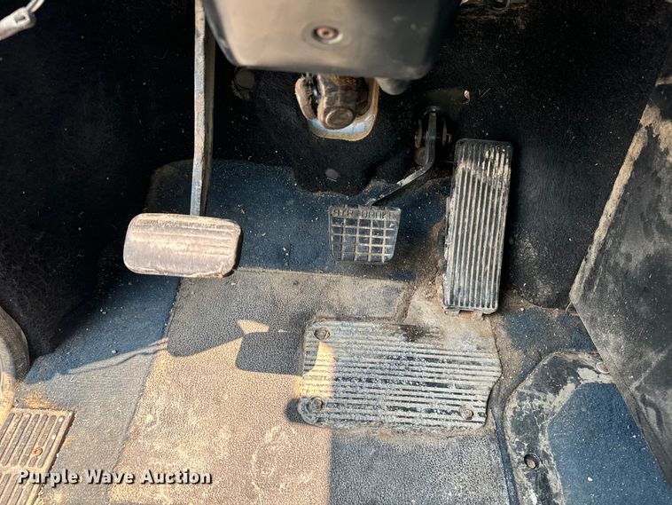 image for item DQ6909 1998 Mack CH613 truck cab and chassis