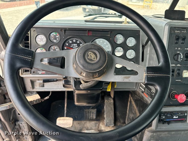 image for item DQ6909 1998 Mack CH613 truck cab and chassis