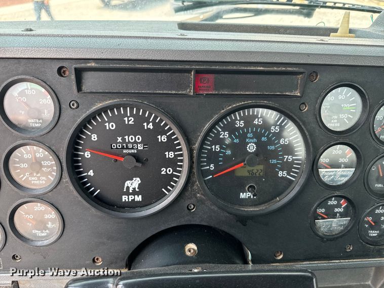 image for item DQ6909 1998 Mack CH613 truck cab and chassis