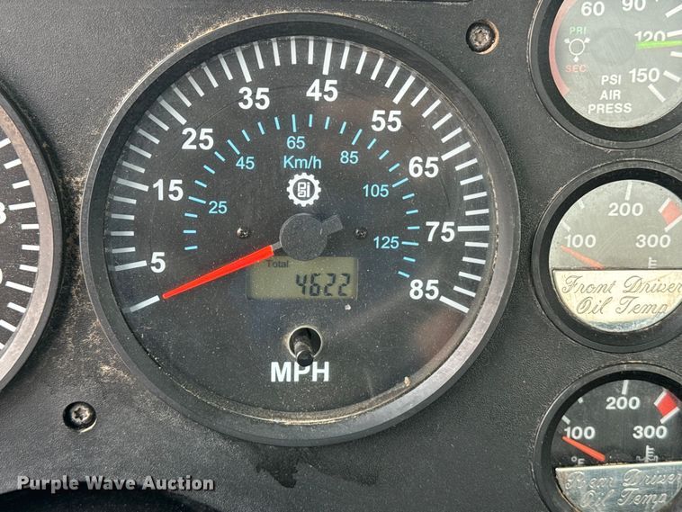 image for item DQ6909 1998 Mack CH613 truck cab and chassis