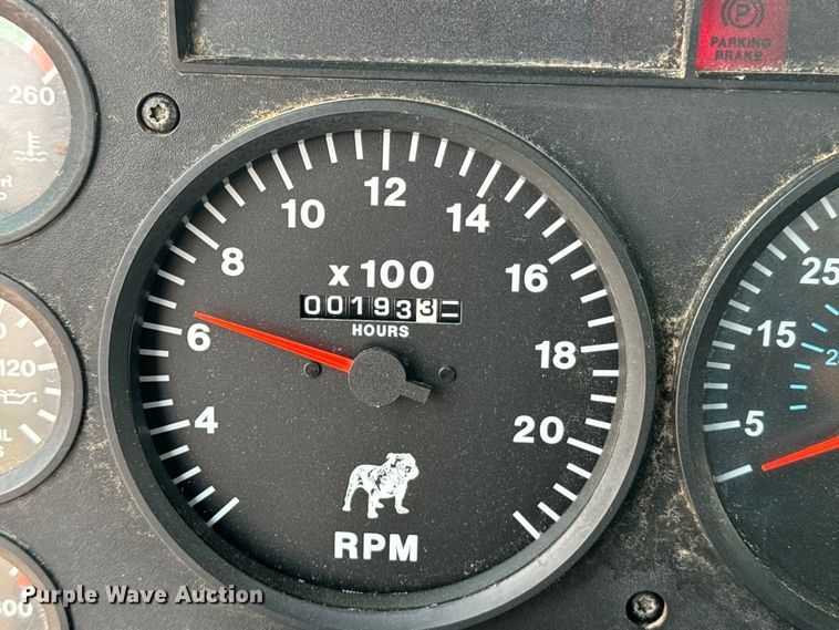 image for item DQ6909 1998 Mack CH613 truck cab and chassis