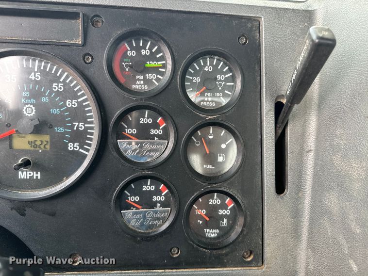 image for item DQ6909 1998 Mack CH613 truck cab and chassis