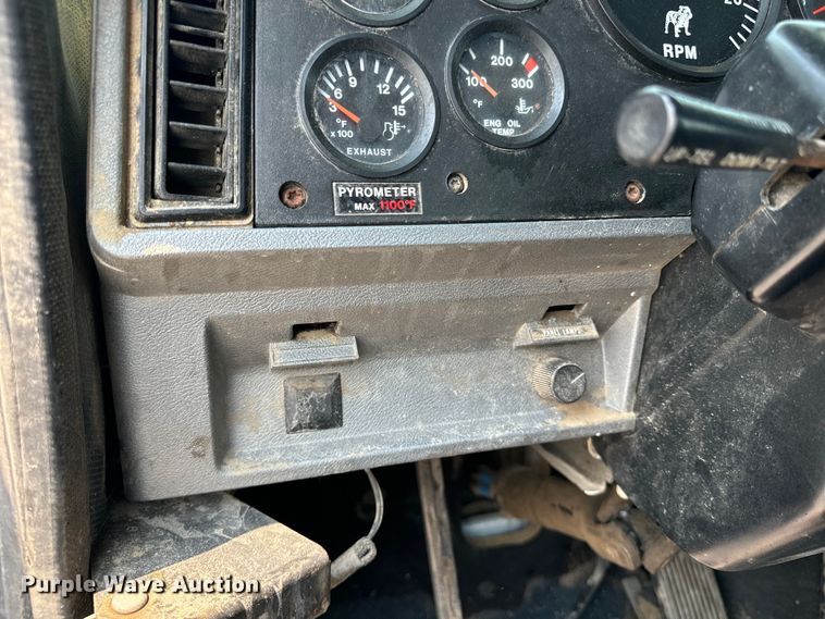 image for item DQ6909 1998 Mack CH613 truck cab and chassis