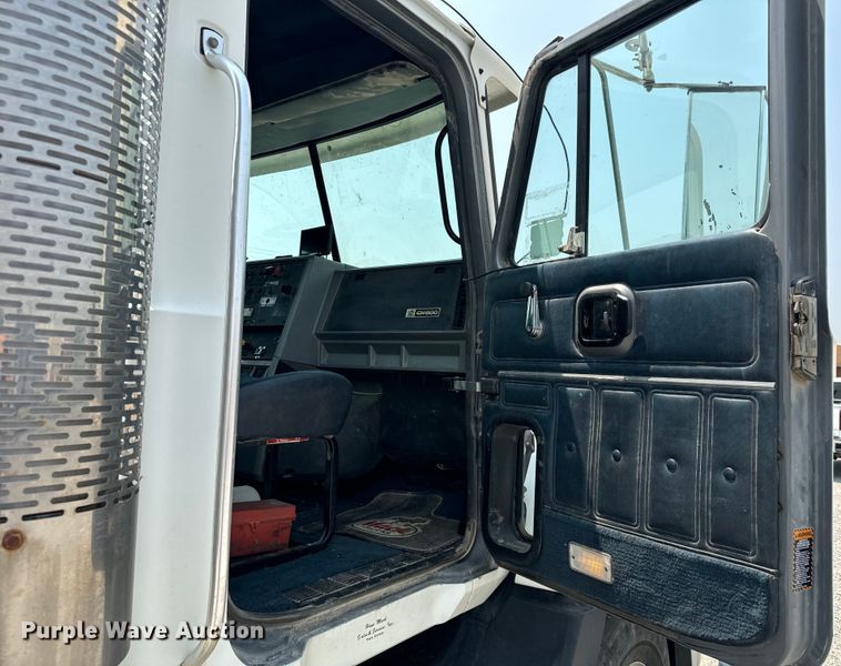 image for item DQ6909 1998 Mack CH613 truck cab and chassis