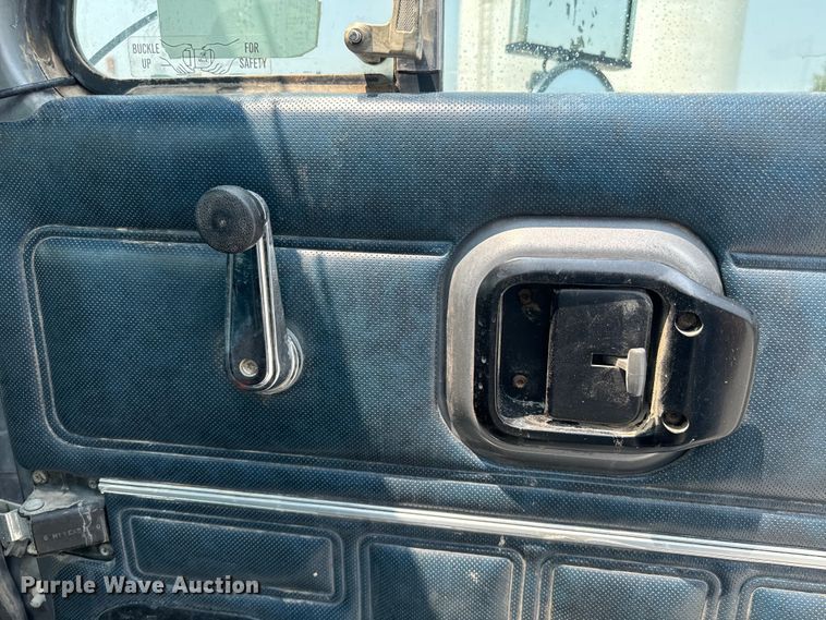 image for item DQ6909 1998 Mack CH613 truck cab and chassis