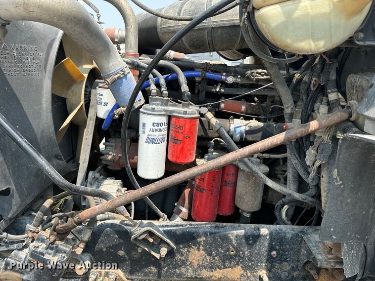 image for item DQ6909 1998 Mack CH613 truck cab and chassis