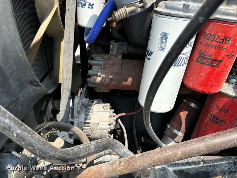 image for item DQ6909 1998 Mack CH613 truck cab and chassis