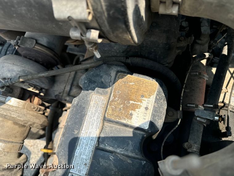 image for item DQ6909 1998 Mack CH613 truck cab and chassis