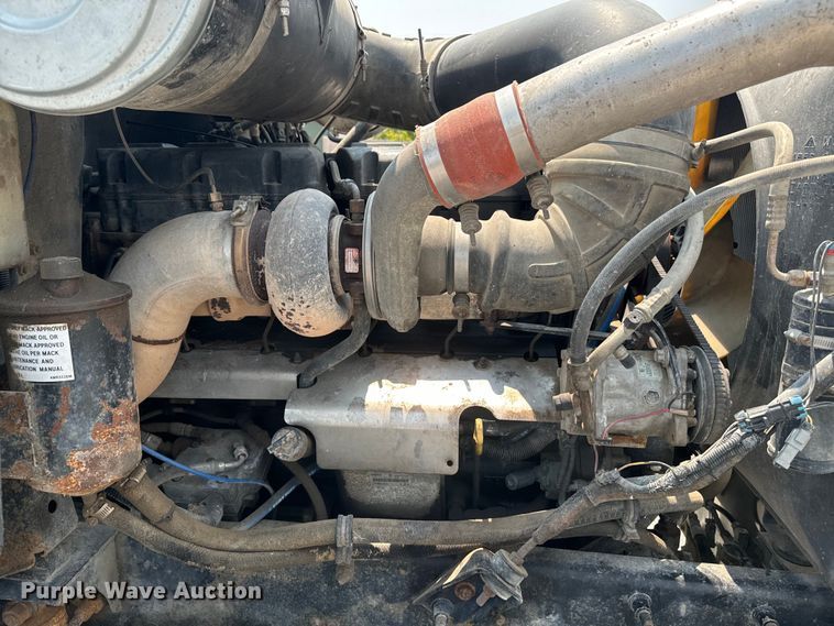 image for item DQ6909 1998 Mack CH613 truck cab and chassis