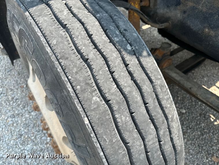 image for item DQ6909 1998 Mack CH613 truck cab and chassis