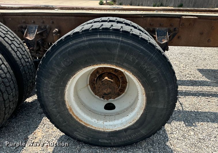 image for item DQ6909 1998 Mack CH613 truck cab and chassis