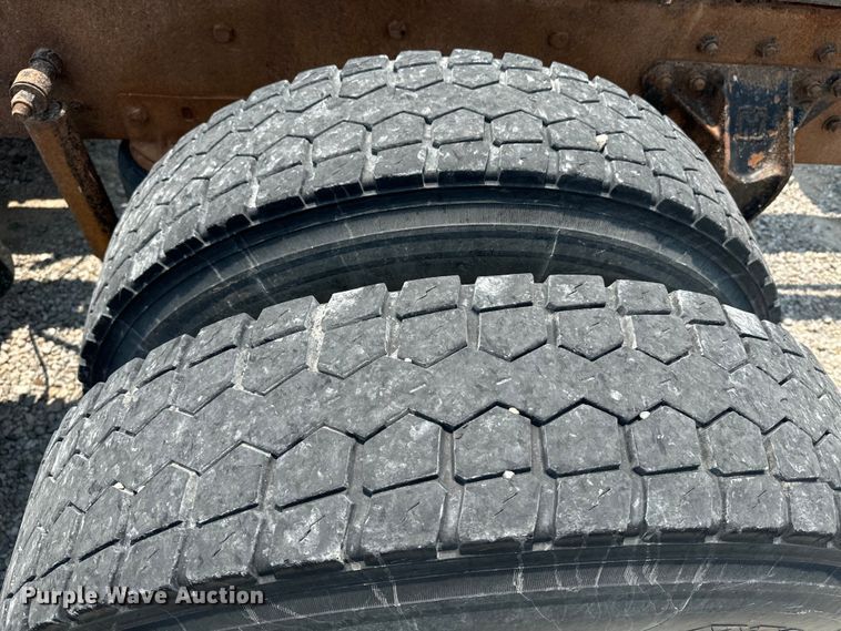 image for item DQ6909 1998 Mack CH613 truck cab and chassis