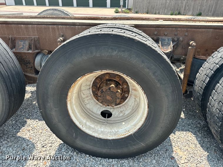 image for item DQ6909 1998 Mack CH613 truck cab and chassis