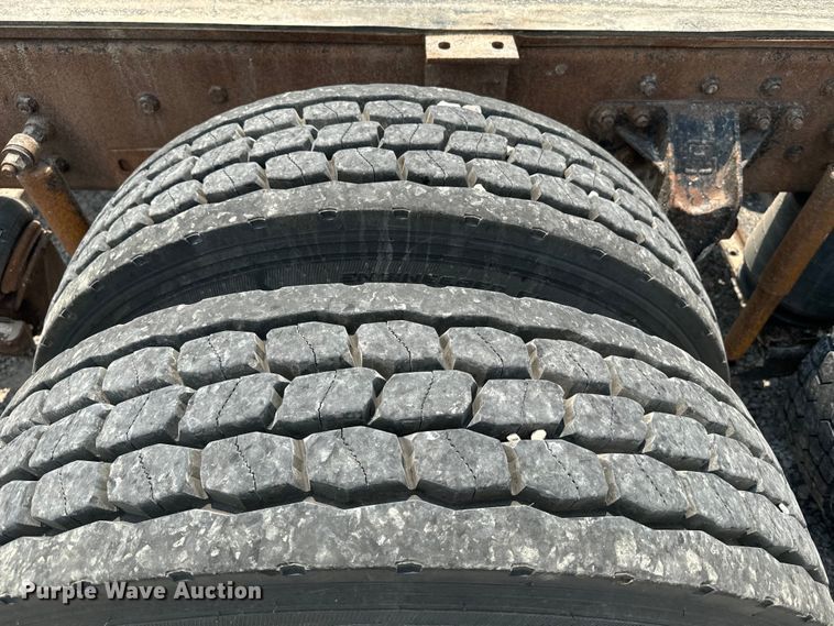 image for item DQ6909 1998 Mack CH613 truck cab and chassis