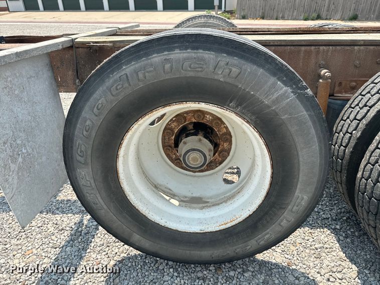 image for item DQ6909 1998 Mack CH613 truck cab and chassis