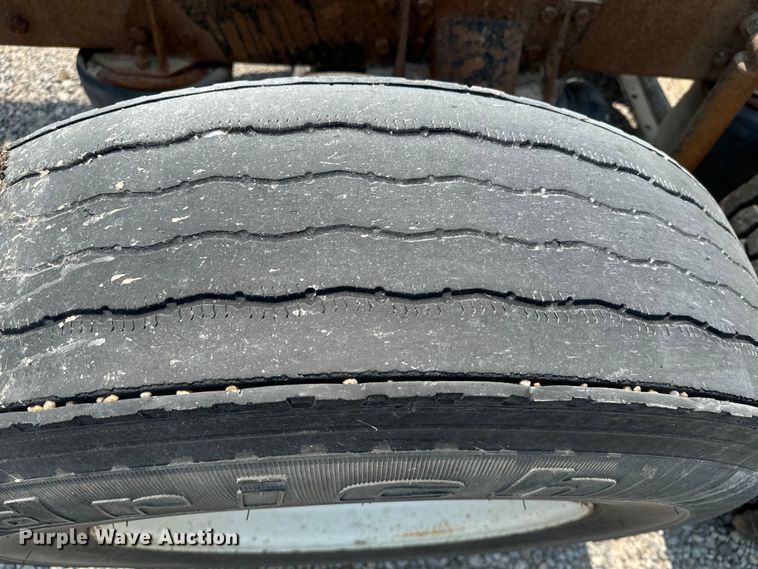 image for item DQ6909 1998 Mack CH613 truck cab and chassis