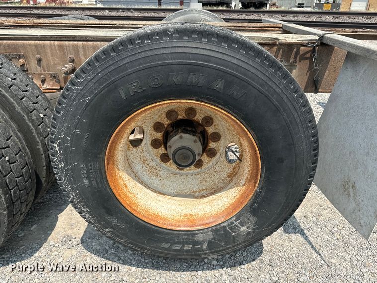 image for item DQ6909 1998 Mack CH613 truck cab and chassis