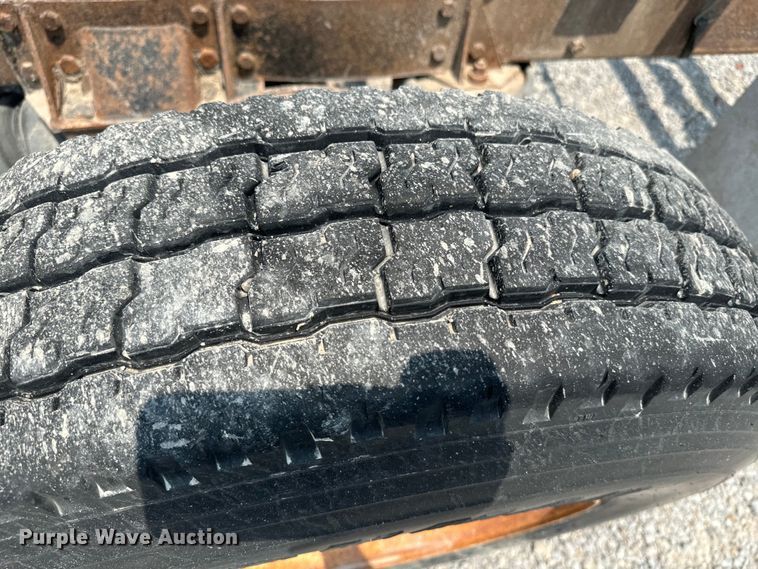 image for item DQ6909 1998 Mack CH613 truck cab and chassis