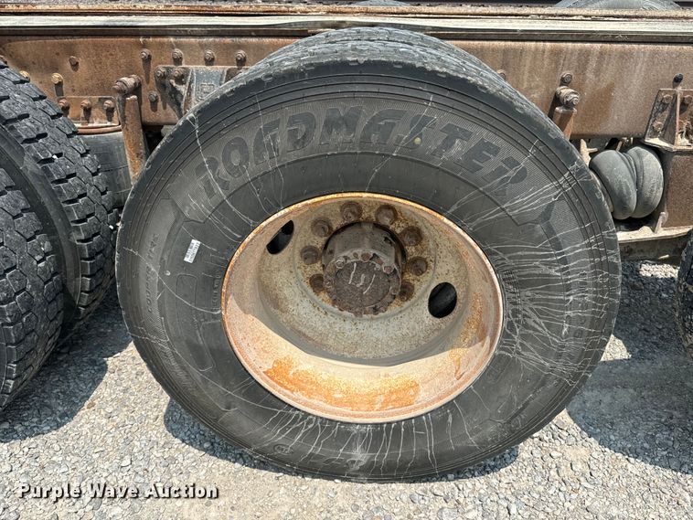 image for item DQ6909 1998 Mack CH613 truck cab and chassis