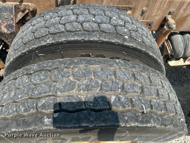 image for item DQ6909 1998 Mack CH613 truck cab and chassis