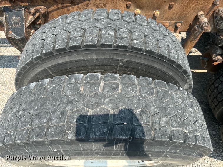 image for item DQ6909 1998 Mack CH613 truck cab and chassis