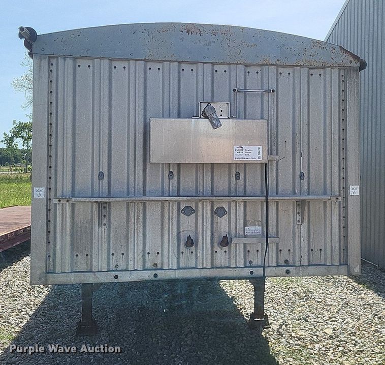 image for item DR4797 1981 Wilson  AGH-600 grain trailer