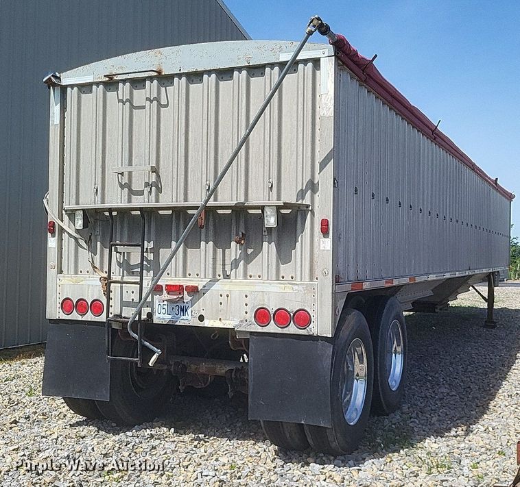 image for item DR4797 1981 Wilson  AGH-600 grain trailer