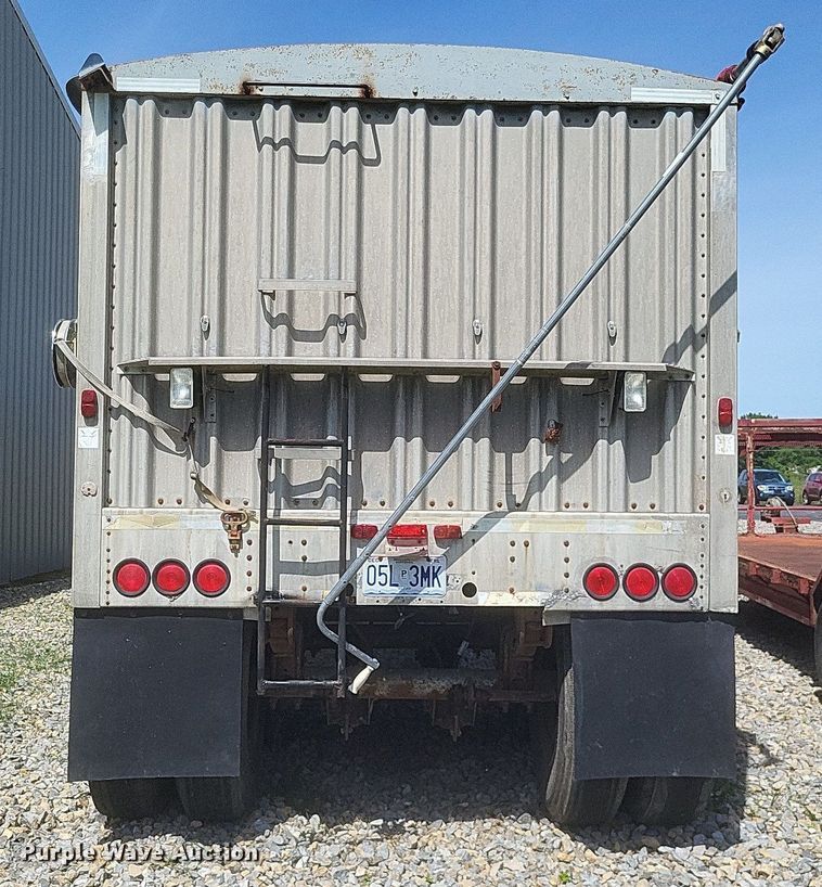 image for item DR4797 1981 Wilson  AGH-600 grain trailer