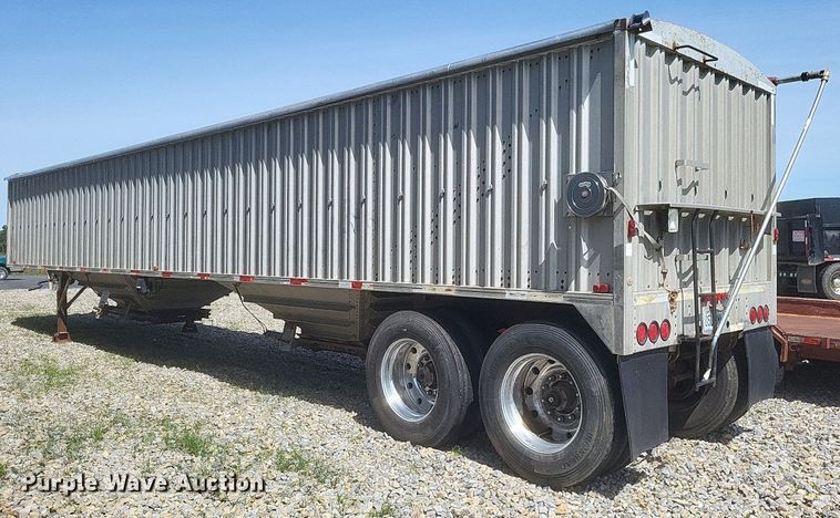 image for item DR4797 1981 Wilson  AGH-600 grain trailer