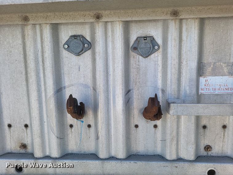 image for item DR4797 1981 Wilson  AGH-600 grain trailer