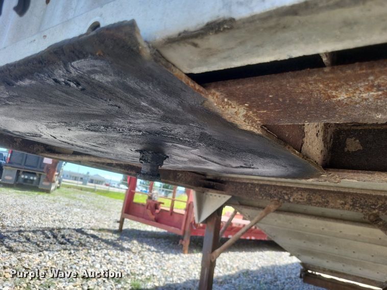 image for item DR4797 1981 Wilson  AGH-600 grain trailer