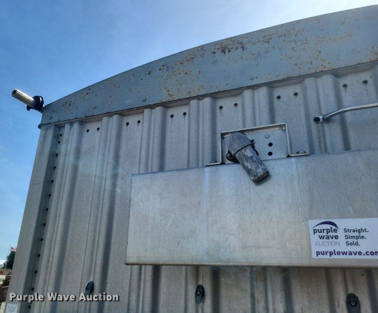 image for item DR4797 1981 Wilson  AGH-600 grain trailer