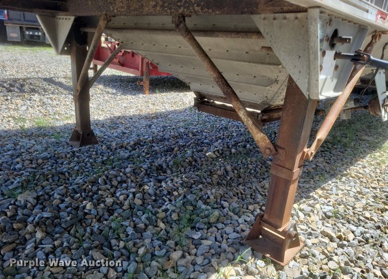 image for item DR4797 1981 Wilson  AGH-600 grain trailer