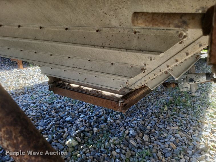 image for item DR4797 1981 Wilson  AGH-600 grain trailer