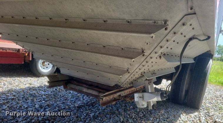 image for item DR4797 1981 Wilson  AGH-600 grain trailer