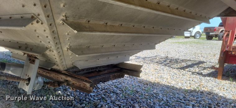 image for item DR4797 1981 Wilson  AGH-600 grain trailer