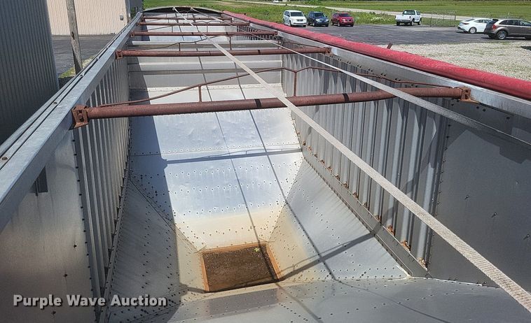 image for item DR4797 1981 Wilson  AGH-600 grain trailer