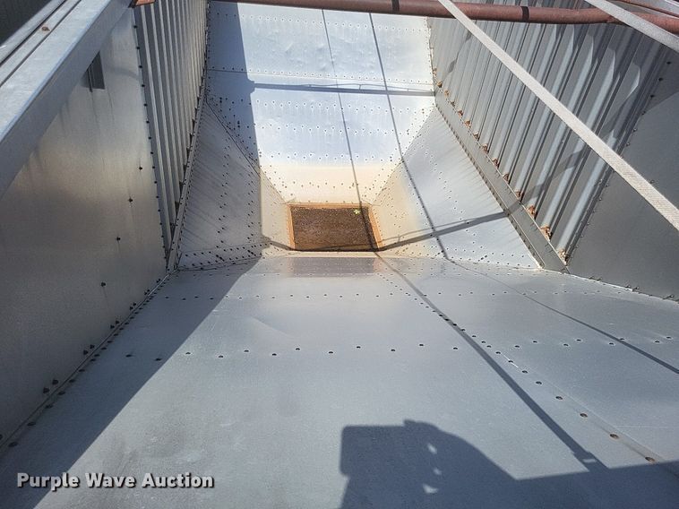 image for item DR4797 1981 Wilson  AGH-600 grain trailer