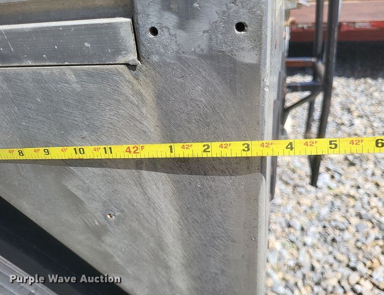 image for item DR4797 1981 Wilson  AGH-600 grain trailer