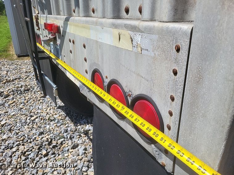 image for item DR4797 1981 Wilson  AGH-600 grain trailer