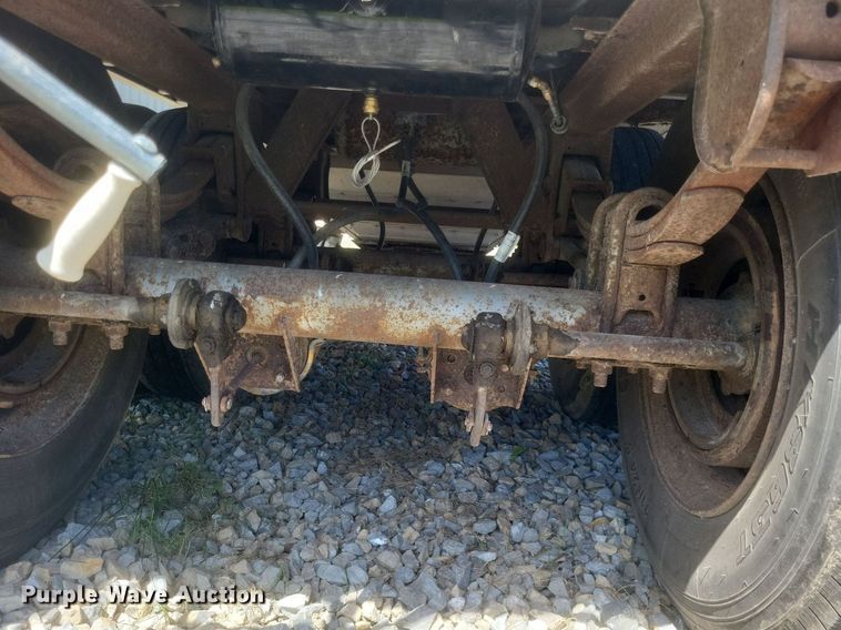 image for item DR4797 1981 Wilson  AGH-600 grain trailer