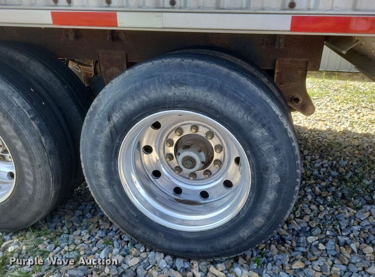 image for item DR4797 1981 Wilson  AGH-600 grain trailer