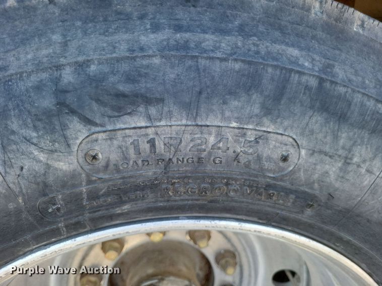 image for item DR4797 1981 Wilson  AGH-600 grain trailer