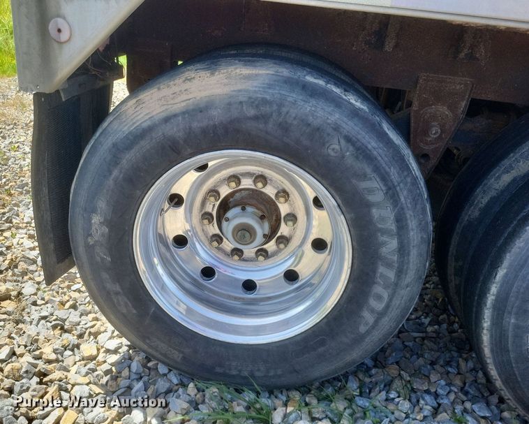 image for item DR4797 1981 Wilson  AGH-600 grain trailer