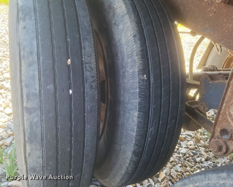 image for item DR4797 1981 Wilson  AGH-600 grain trailer