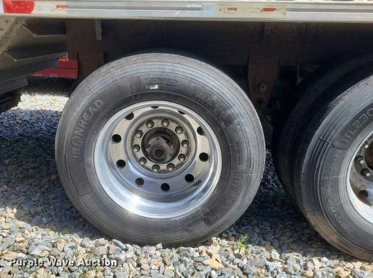 image for item DR4797 1981 Wilson  AGH-600 grain trailer