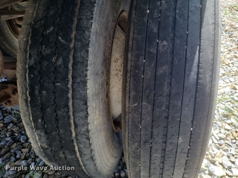 image for item DR4797 1981 Wilson  AGH-600 grain trailer